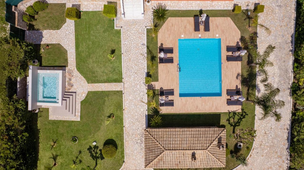 Amalthia Villa Mouzákion エクステリア 写真
