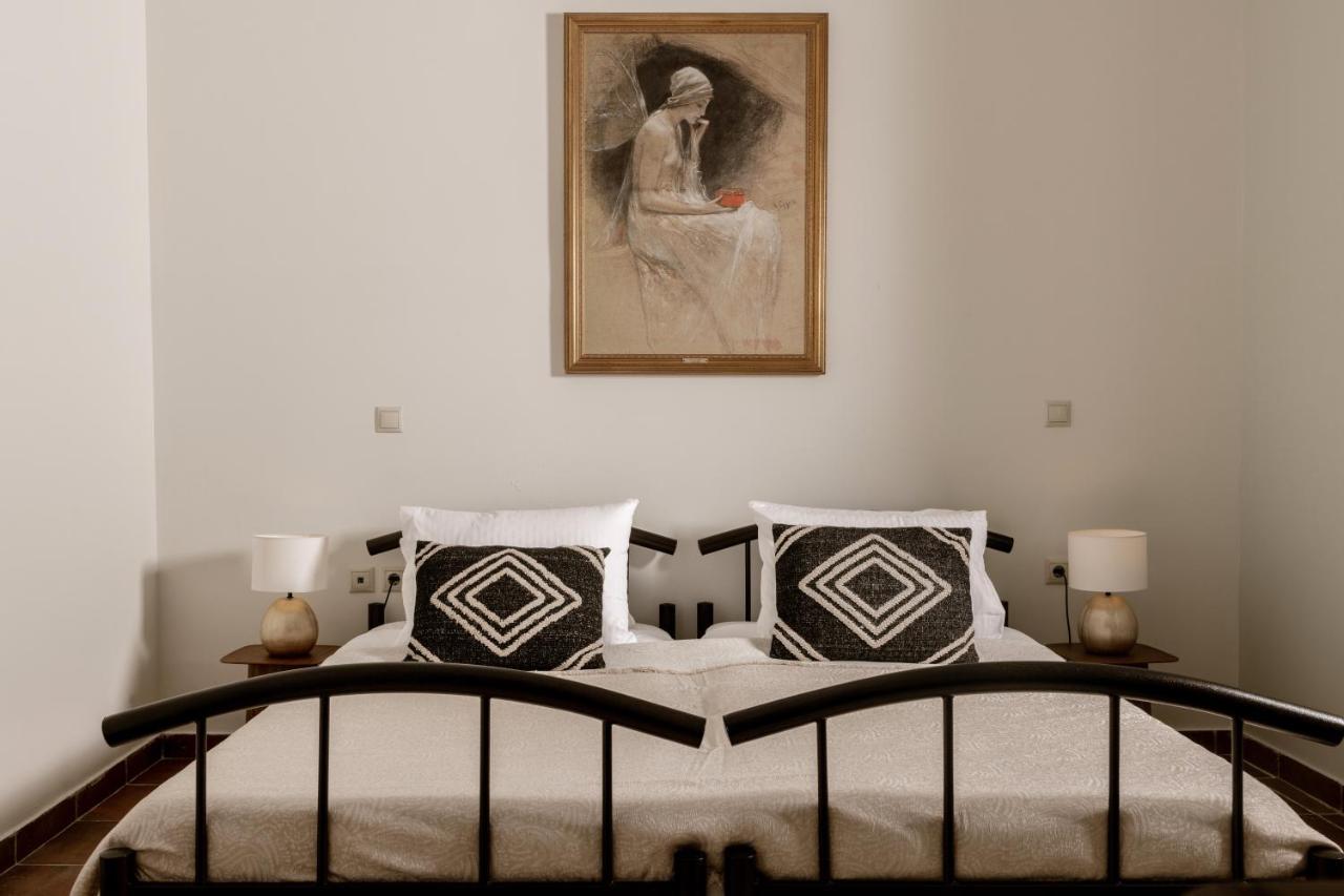 Amalthia Villa Mouzákion エクステリア 写真