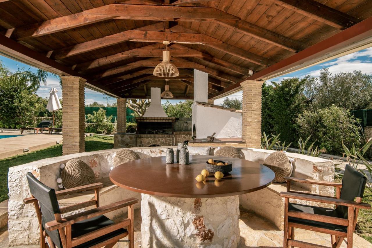 Amalthia Villa Mouzákion エクステリア 写真