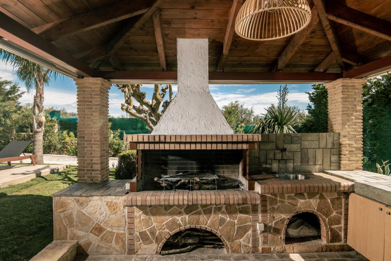 Amalthia Villa Mouzákion エクステリア 写真