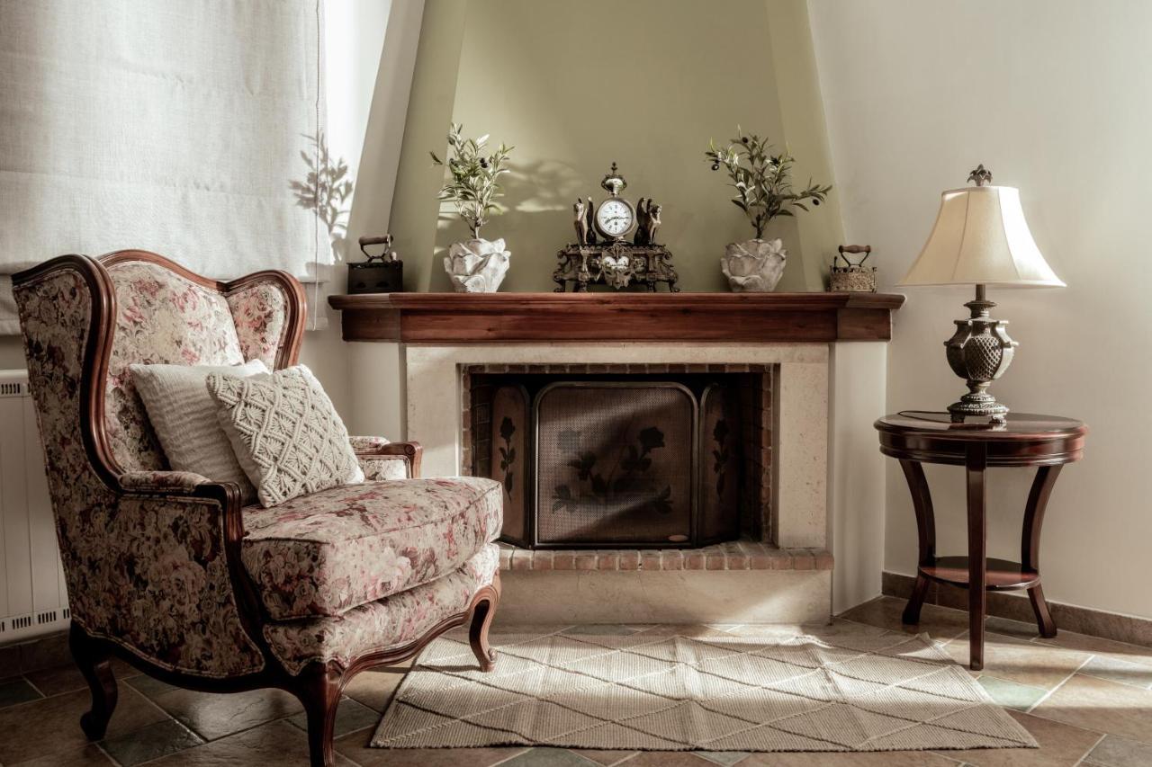 Amalthia Villa Mouzákion エクステリア 写真